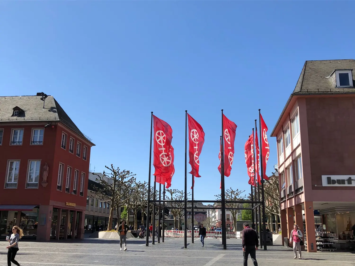 Neustadtpraxis - Flaggen 